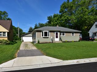 3555 S 46th St, Greenfield, WI 53220