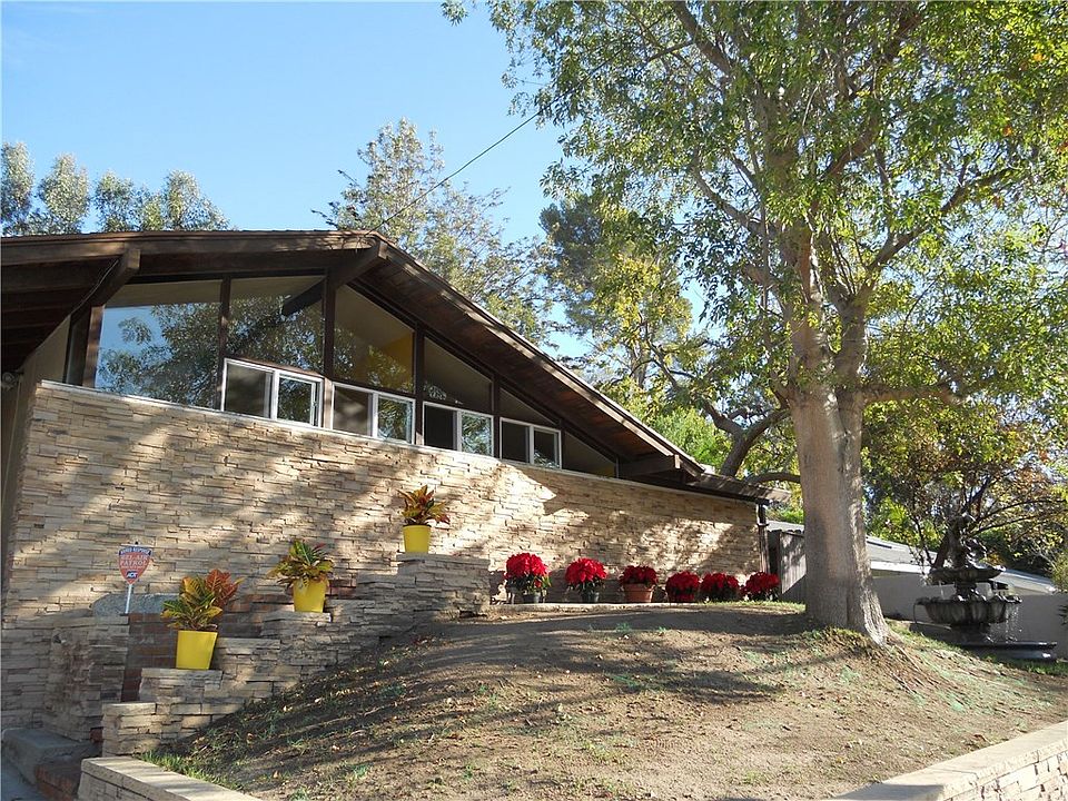 1st image of 842 Bienveneda Ave