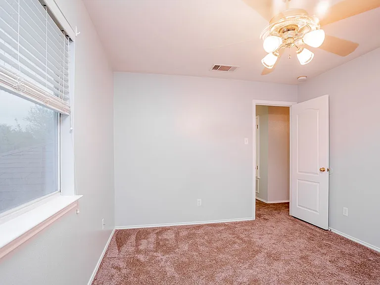 115 Brazos Ln — Photo 20