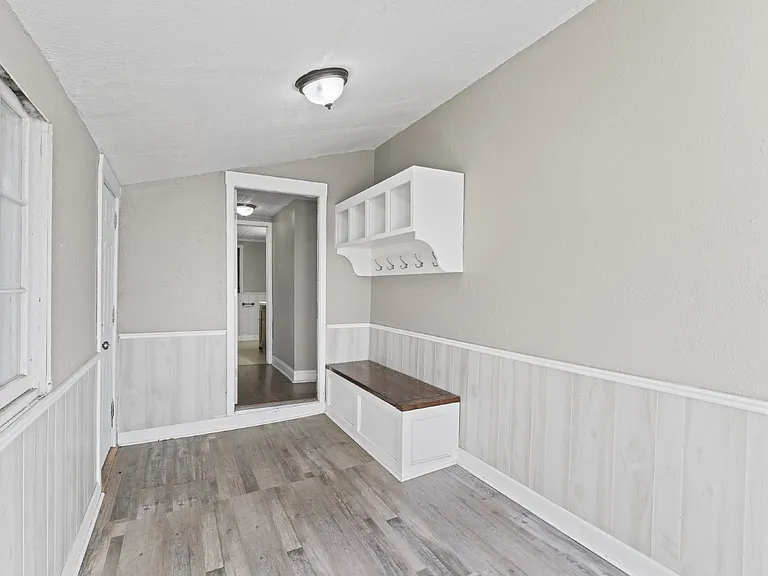 9436 Haskins St — Photo 24