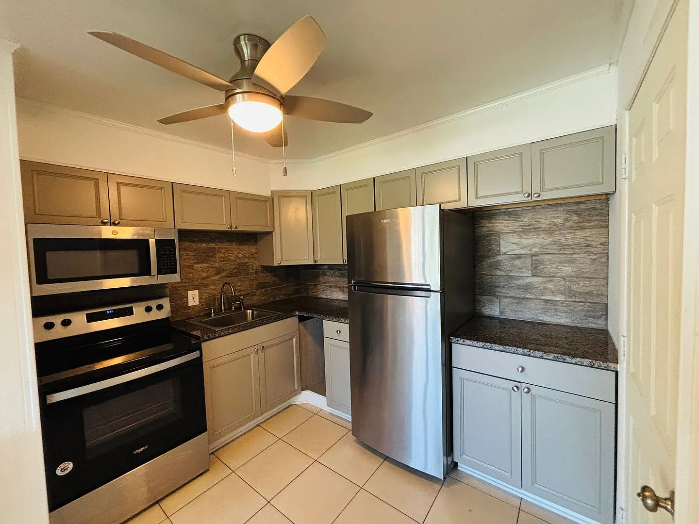 2 Bedroom 1 bath Duplex — Photo 4