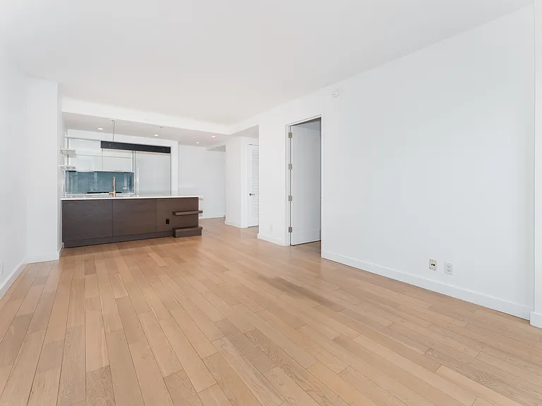 34 N 7th St #7E — Photo 3