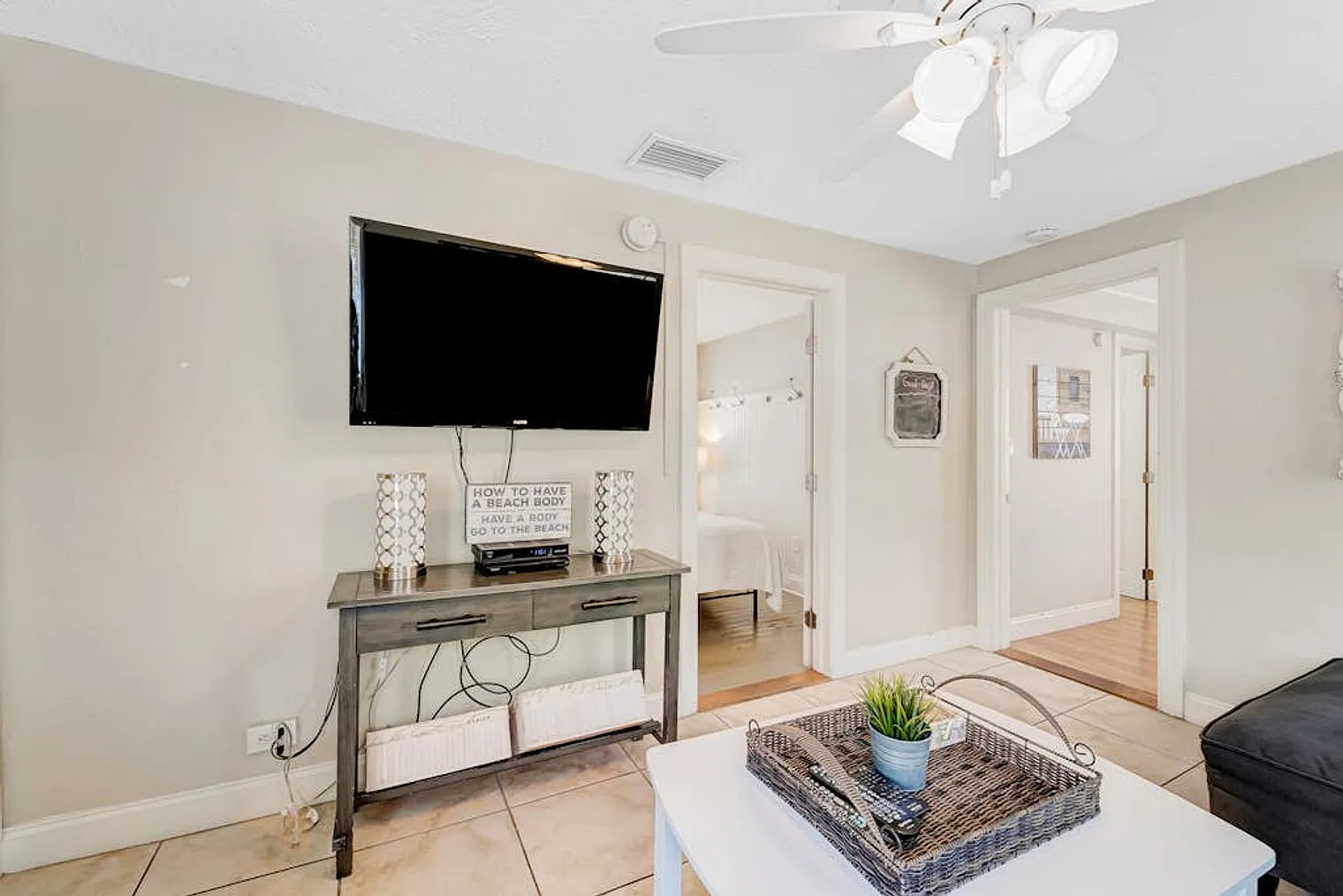 2 bed, 1.0 bath, 678 sqft, $2,720 — Photo 2