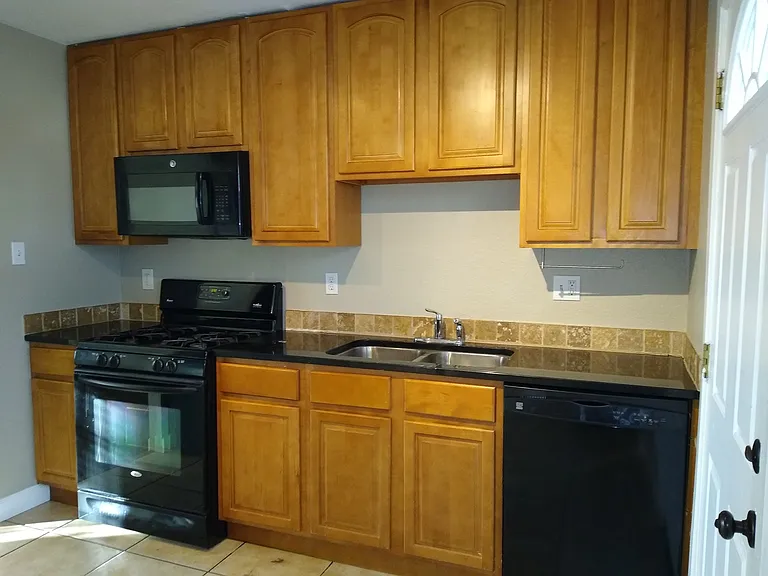 3316 N Adams St — Photo 13