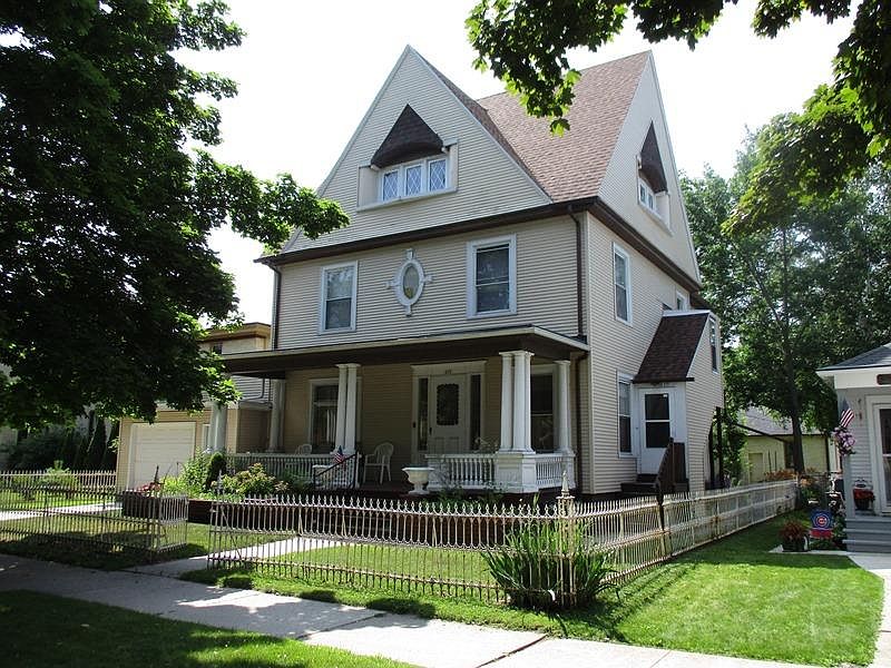 1st image of 615 Saint Clair Ave