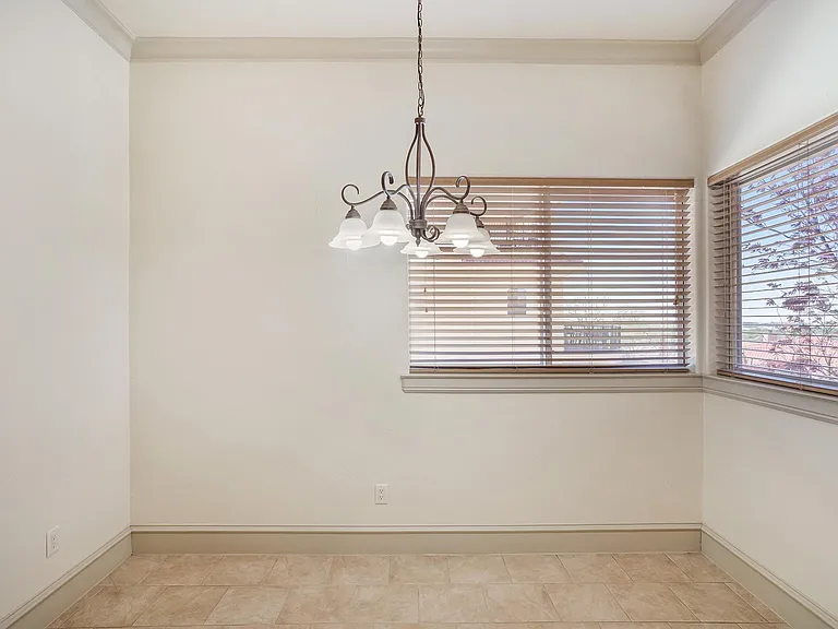 7713 Lakeview Cir — Photo 13