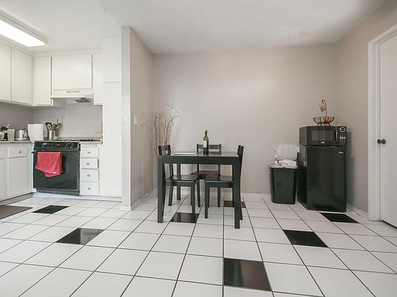 3rd image of 7321 Lennox Ave Unit F6