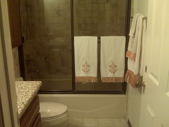 5th image of 825 Bridle Dr
