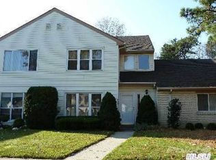 160 Dari Dr, Holbrook, NY 11741