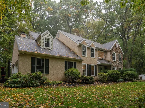 150 Woodmont Dr, Pottstown, PA 19465
