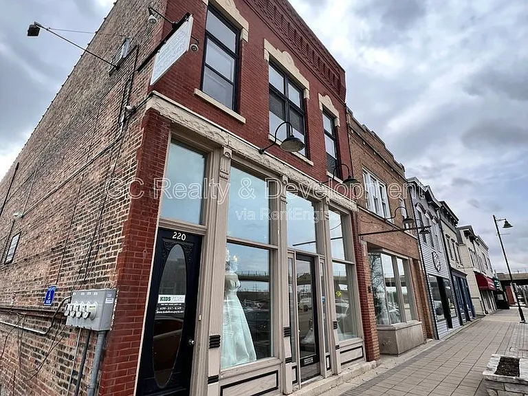 220 Main St #2R — Photo 1