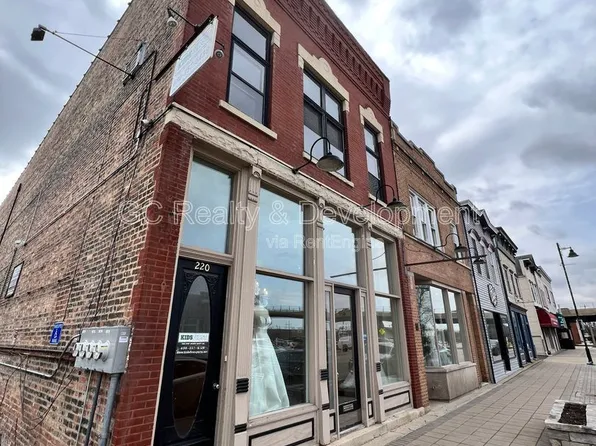220 Main St APT 2R, Lemont, IL 60439