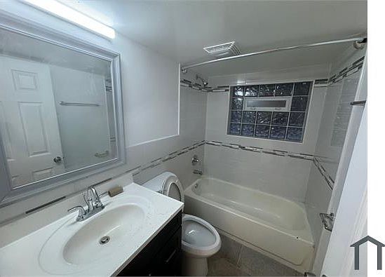 4th image of 1917 Hartrey Ave #B