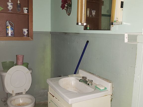5th image of 4210 S 5th St