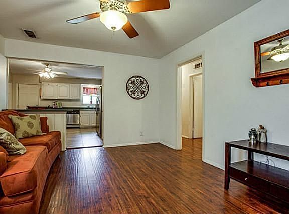 5th image of 841 Crockett St