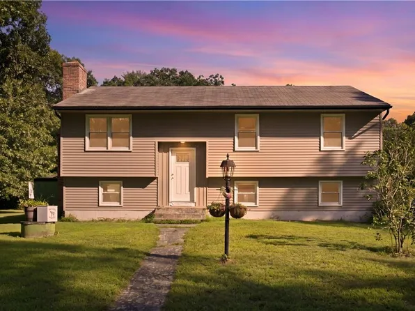 50 Driftwood Dr, Charlestown, RI 02813