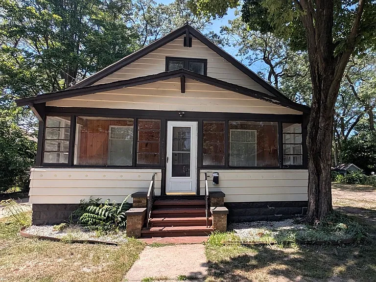 3017 Sanford St — Photo 1