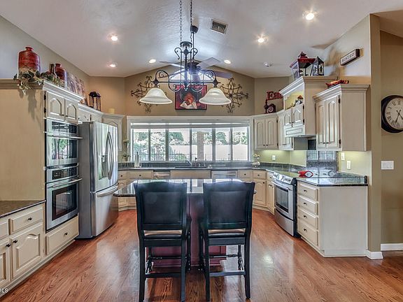 2nd image of 1854 E Leland Cir