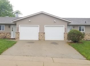 422 Heritage Rd, Cedar Falls, IA 50613