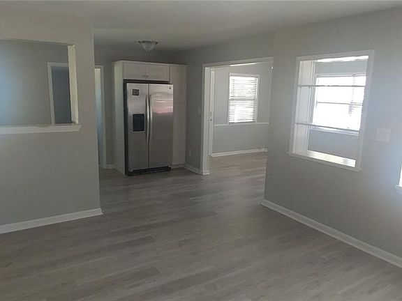 5th image of 2442 Bay Ave