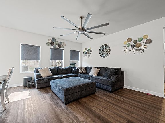 5th image of 297 Lavinia Cir