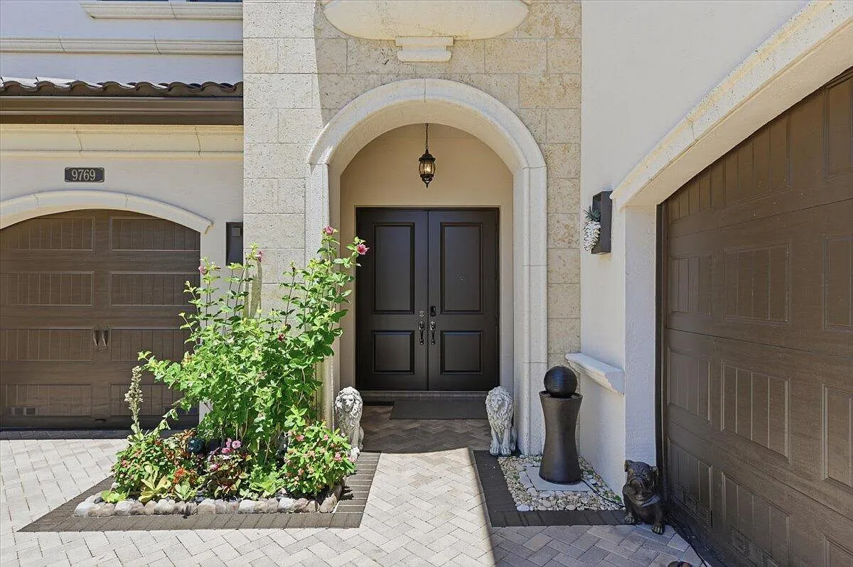 5 bed, 5.5 bath, 4248 sqft, $18,000 — Photo 3