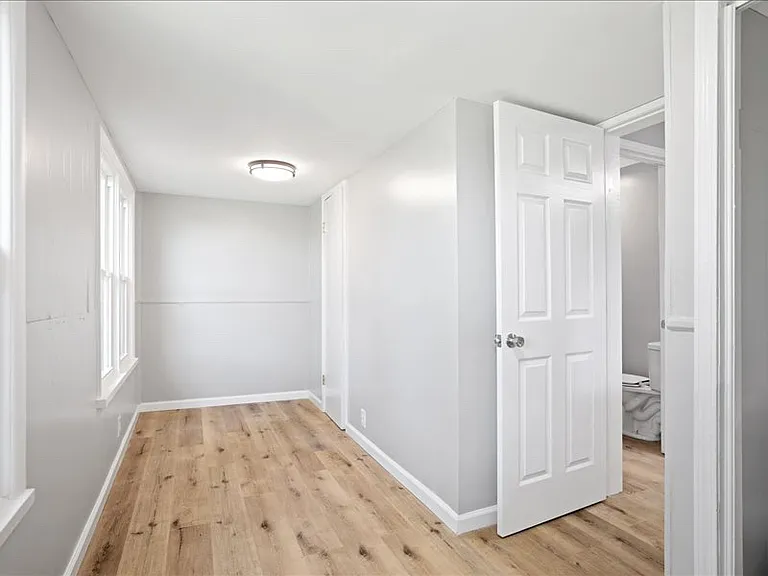 123 W Valley St — Photo 16
