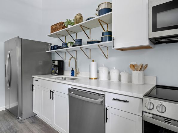 charleston-south-carolina-2057762737 picture