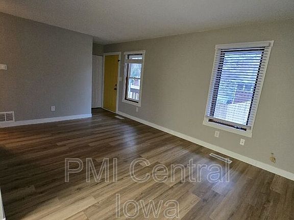 3rd image of 606 Broad St