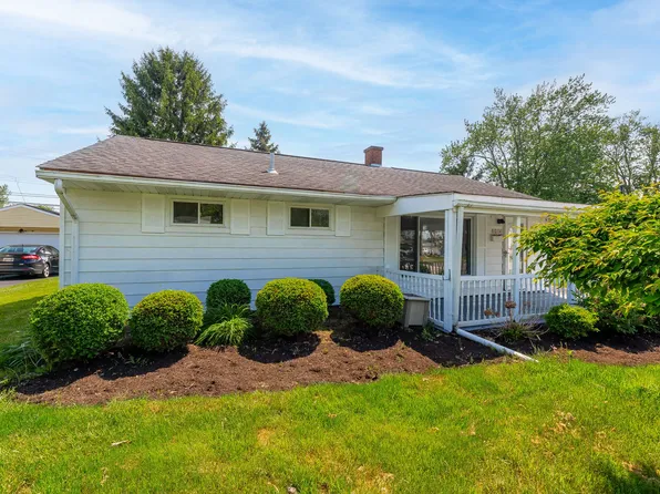 2857 Woodgrove Dr, Grove City, OH 43123