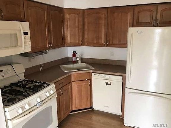 5th image of 326 Artist Lake Dr #425U