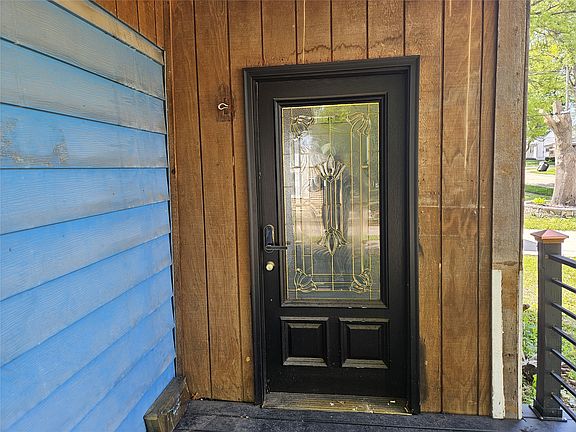2nd image of 3921 52nd St