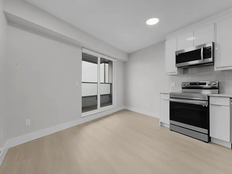 3050 Kingsway #406 — Photo 3