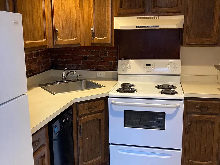 136 South St #B — Photo 7