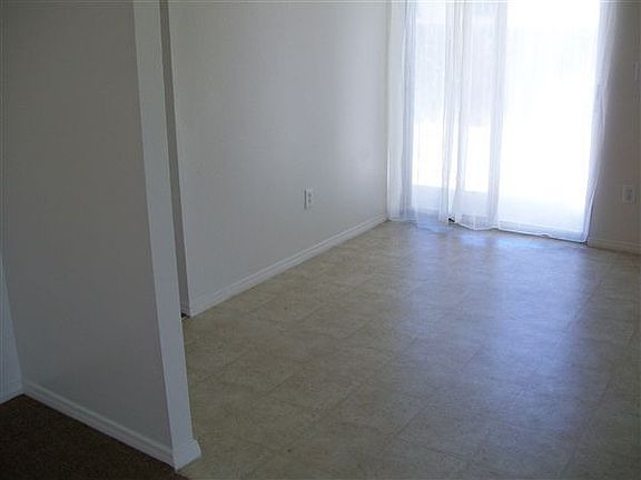 3rd image of 864 Saugerties Ave