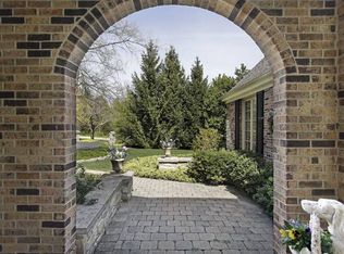 955 Walden Ln, Lake Forest, IL 60045