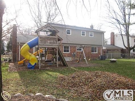 FENCED REAR YARD