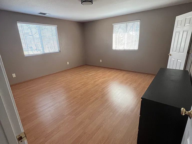 3911 Noble Ct — Photo 6