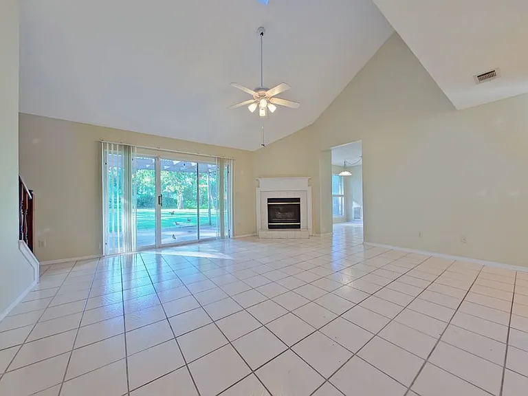 24 Neptune Dr — Photo 3