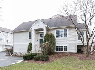 1414 New Haven Dr, Cary, IL 60013