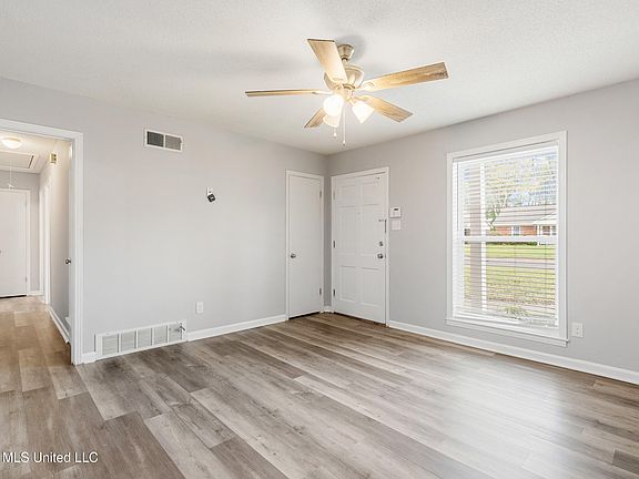 4th image of 2023 Cresthill Dr N