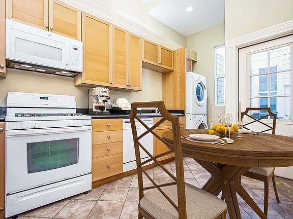3rd image of 225 Cortland Ave