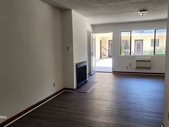 5th image of 7112 Woodman Ave #111