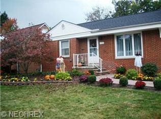 1736 Temple Ave, Mayfield Heights, OH 44124