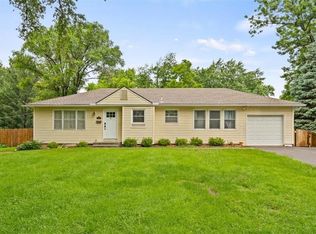 7610 Reinhardt Dr, Prairie Village, KS 66208