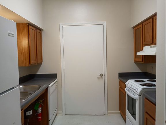 3rd image of 503 Cypress St #43