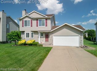 2623 Bonita Dr, Waterford, MI 48329