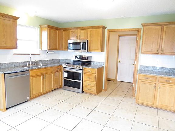 4th image of 301 NE 103rd St