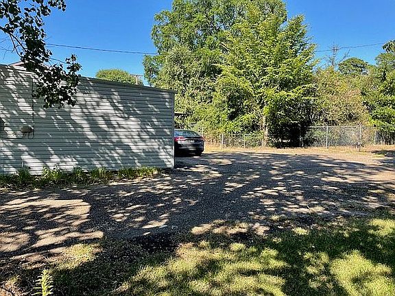4th image of 225 Court St