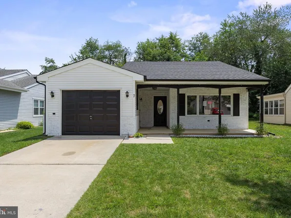 7 Sherwood Pl, Southampton, NJ 08088